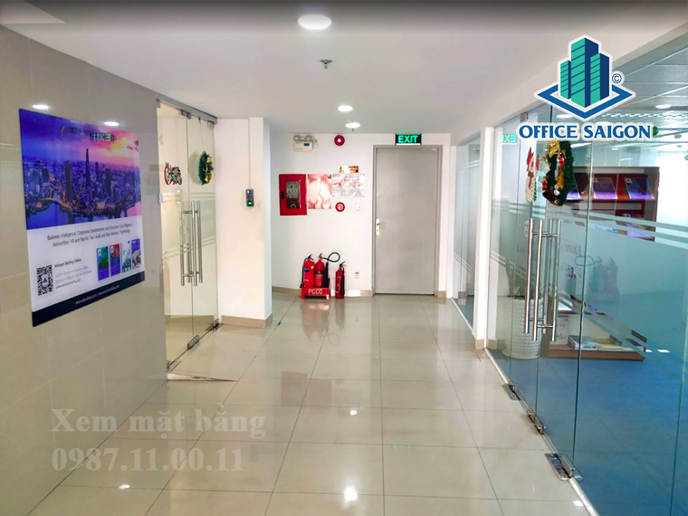 Lối đi hành lang giữ các văn phòng rộng thoáng tại Anh Đăng Building quận 3